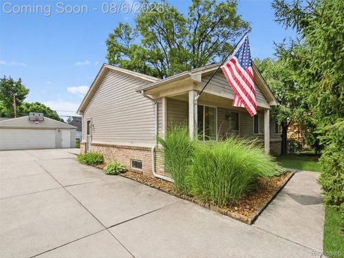 18240 Harman St, Melvindale, MI, 48122-1404 | Card Image