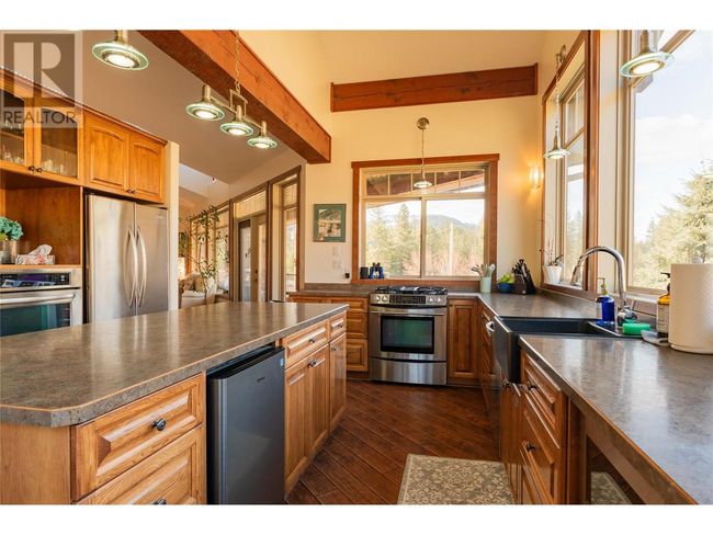 250 1 St Ave, House other with 3 bedrooms, 5 bathrooms and 3 parking in Kootenay Boundary BC | Image 12