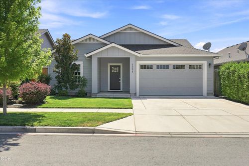 1754 Dragon Tail Pl, Medford, OR, 97504-7290 | Card Image