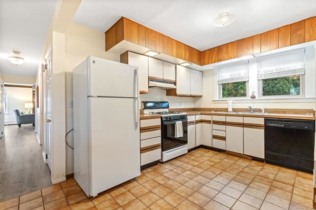 80 Josephine Evaristo Ave, Home with 6 bedrooms, 4 bathrooms and 4 parking in Greenwich CT | Image 12
