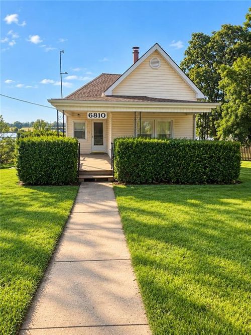 6810 King Hill Avenue Avenue, St Joseph, MO, 64504 | Card Image