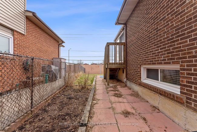 82 Simmons Blvd, House other with 3 bedrooms, 2 bathrooms and 4 parking in Brampton ON | Image 44