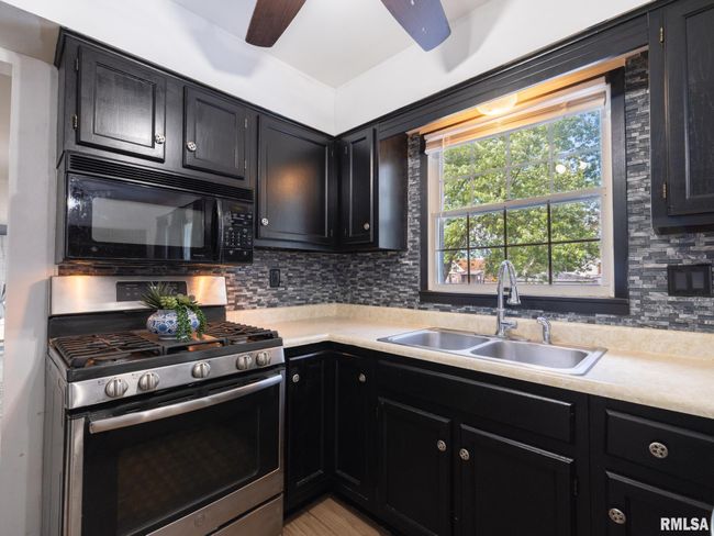 106 N 5 Th St, House other with 3 bedrooms, 2 bathrooms and null parking in Dunlap IL | Image 14