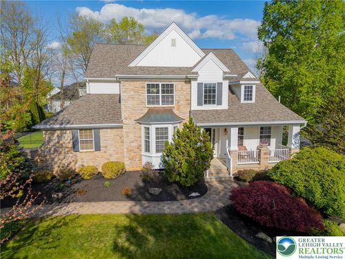 2705 Fringe Ln, Forks Twp, PA, 18040-6207 | Card Image