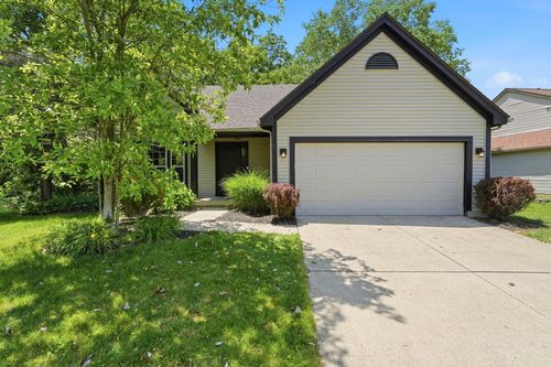 7504 Crossing Pl, Lewis Center, OH, 43035-6025 | Card Image