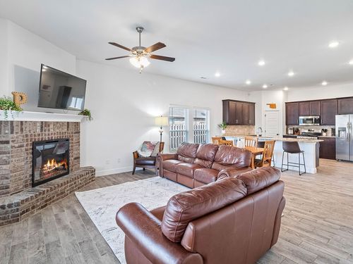 2402 England Lane, Pea Ridge, AR, 72751 | Card Image