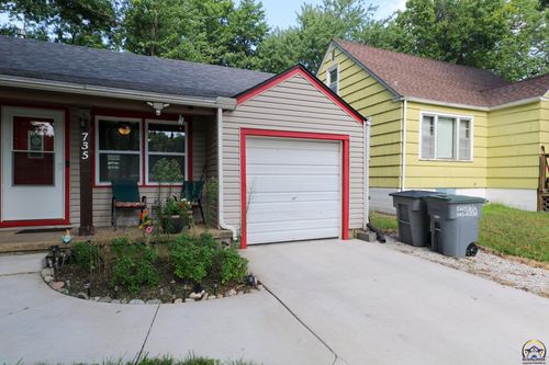 735 Garfield St, Emporia, KS, 66801-2422 | Card Image