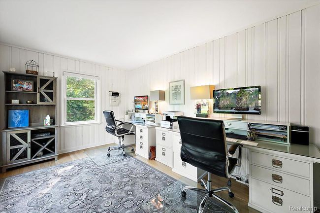 Large Office | Image 17