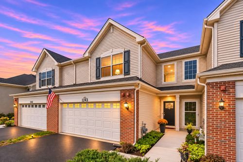 1243 Hawk Hollow Dr, Yorkville, IL, 60560-7112 | Card Image