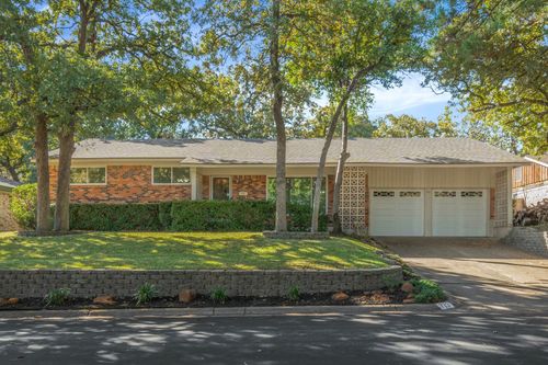 713 Edgehill Dr, Hurst, TX, 76053-4323 | Card Image