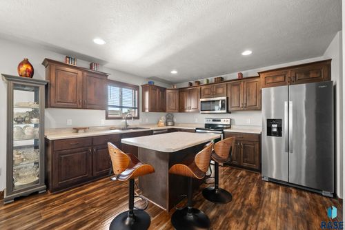 4205 N Knob Hill Ct Ct Court, Sioux Falls, SD, 57107 | Card Image