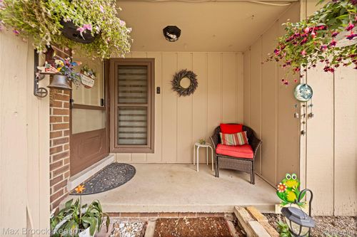 31723 Forest Ln, Warren, MI, 48093-5586 | Card Image