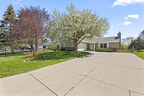 W163N10554 Ridgeview Lane, Germantown, WI, 53022 | Card Image