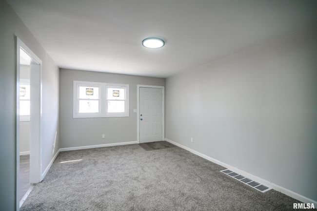 2217 W Marquette St, House other with 2 bedrooms, 1 bathrooms and null parking in Peoria IL | Image 4