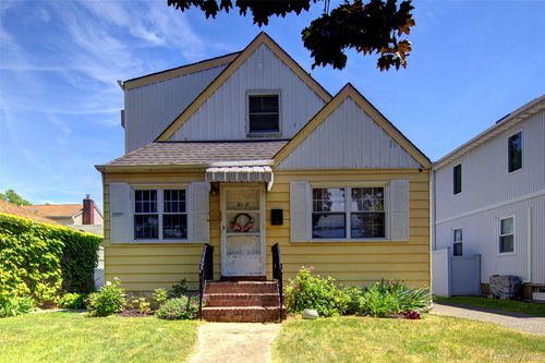 80-11 260th St, Glen Oaks, NY, 11004-1201 | Card Image