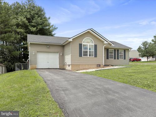 6 Blake Ct, MARTINSBURG, WV, 25404-6273 | Card Image