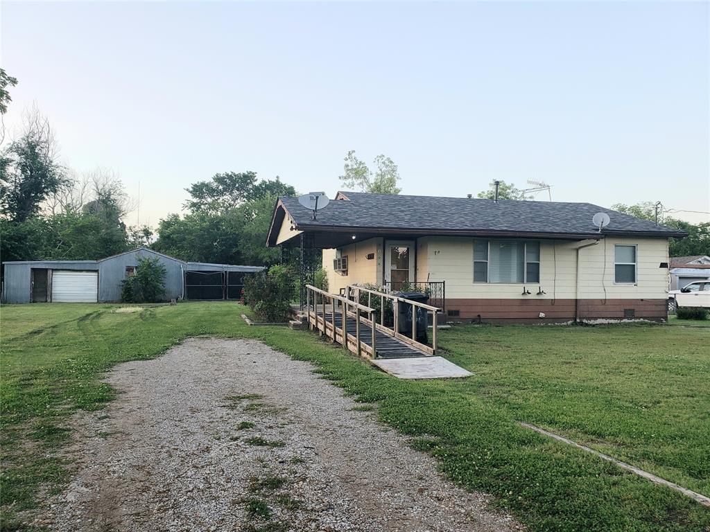 Dewey St, Shawnee, OK 74801