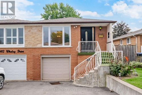 2414 Whaley Dr, Mississauga, ON, L5B2B5 | Card Image