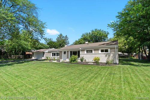 216 Fernbarry Dr, Waterford, MI, 48328-3115 | Card Image