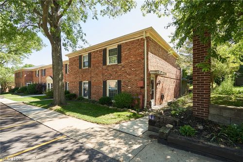 51 Nottoway Ct, Akron, OH, 44313-6836 | Card Image