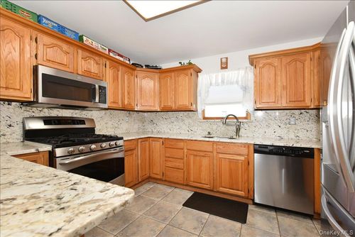 236 Thelma Avenue, Hempstead, NY, 11566 | Card Image