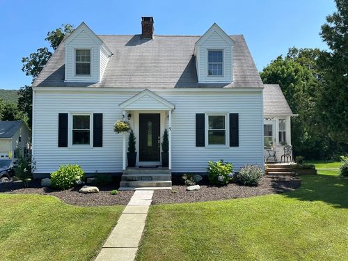 9 William St, Chester, MA, 01011-9666 | Card Image