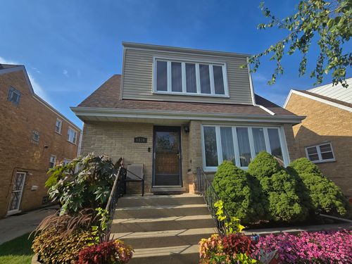 6134 W Leland Ave, Chicago, IL, 60630-3034 | Card Image