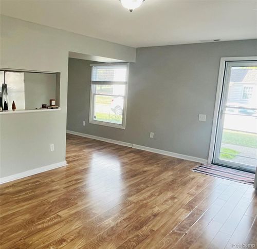 2635 Thornbrier Ct, Lake Orion, MI, 48360-1744 | Card Image