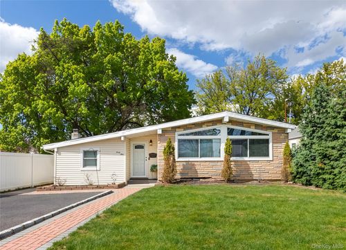 49 Campbell St, Patchogue, NY, 11772-3606 | Card Image