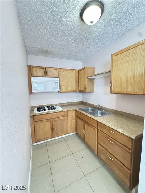 1077 Count Wutzke Ave, Las Vegas, NV, 89119-1861 | Card Image