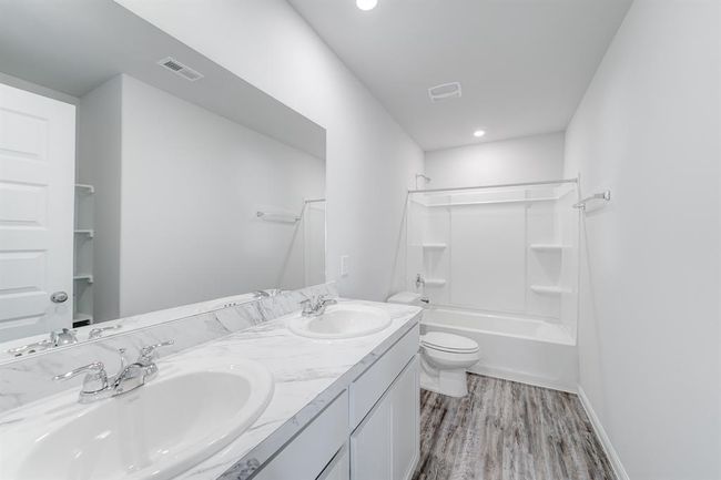 1030 Greenspointe Ave, House other with 5 bedrooms, 3 bathrooms and 2 parking in La Grange TX | Image 27