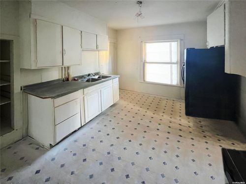 52 Montgomery St, Gloversville, NY, 12078-4413 | Card Image