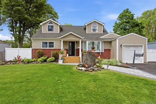 12 Browning Dr, Greenlawn, NY, 11740-3104 | Card Image