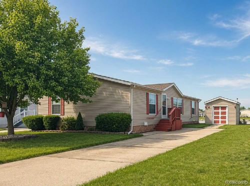 29258 Hidden River Dr, Gibraltar, MI, 48173-1247 | Card Image