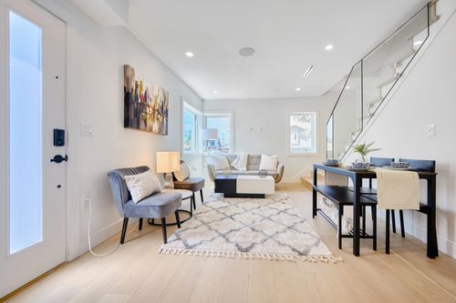 810 E 51st Ave, Vancouver, BC, V5X1E5 | Card Image