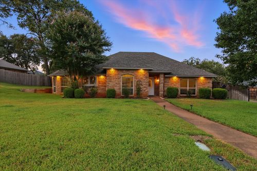7329 Londonderry Dr, North Richland Hills, TX, 76182-9114 | Card Image
