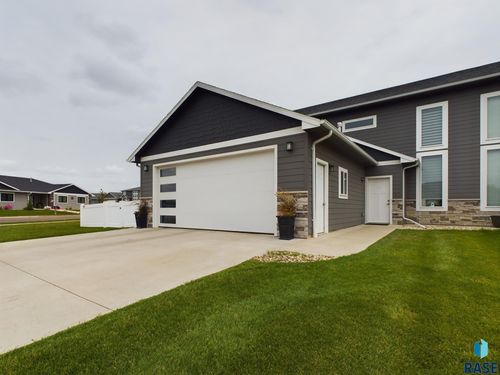 7300 S Audie Ave Avenue, Sioux Falls, SD, 57108 | Card Image