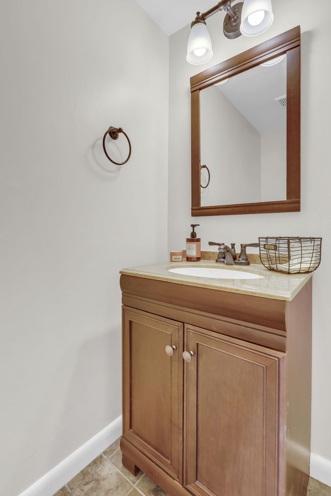 1/2 bath on main level. | Image 7