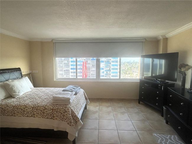 APT-434 - 5401 Collins Ave, Condo with 2 bedrooms, 2 bathrooms and null parking in Miami Beach FL | Image 12