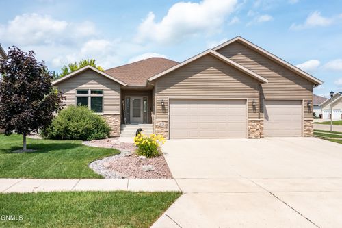 4736 Feldspar Dr, Bismarck, ND, 58503-6131 | Card Image