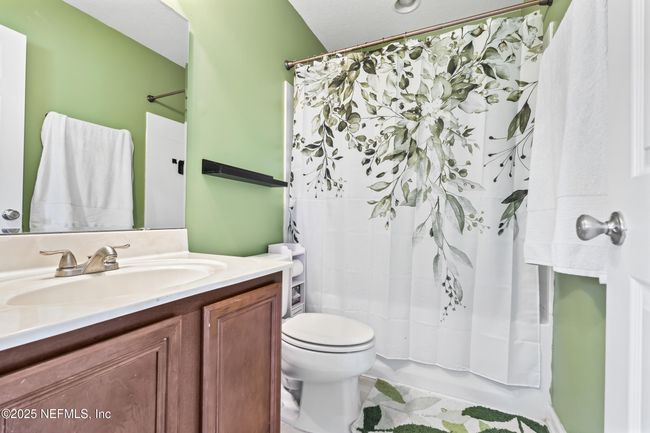 Hallway bathroom | Image 25