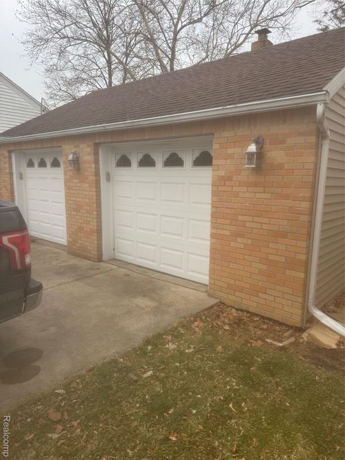 401 Richard Ave, Lansing, MI, 48917-2718 | Card Image