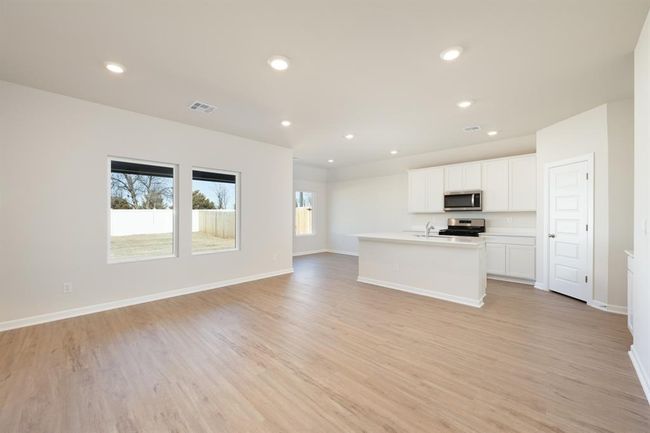1213 E Stetson Ln, House other with 3 bedrooms, 2 bathrooms and null parking in Mustang OK | Image 5