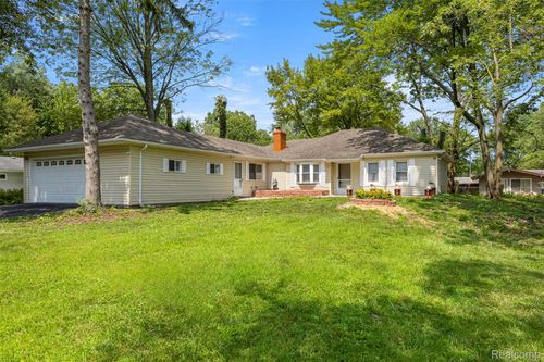 33720 Melton St, Westland, MI, 48186-4571 | Card Image