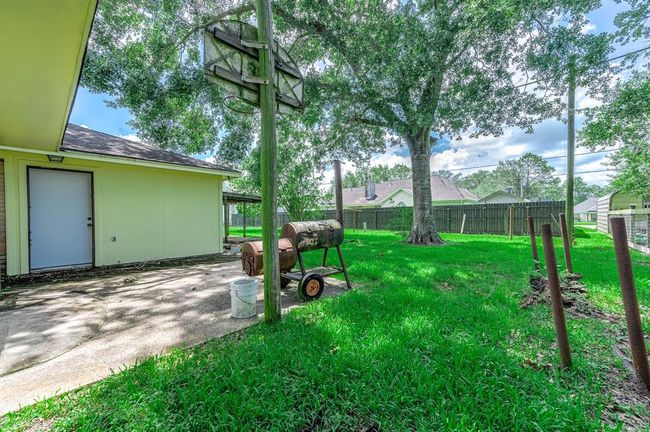 49 Robin Dr, House other with 3 bedrooms, 2 bathrooms and 2 parking in Alvin TX | Image 30