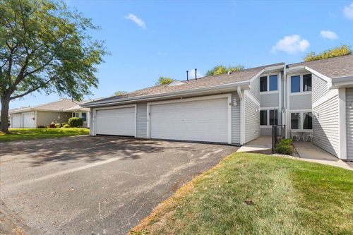 217 Hartford Sq, Hartford, WI, 53027-1973 | Card Image
