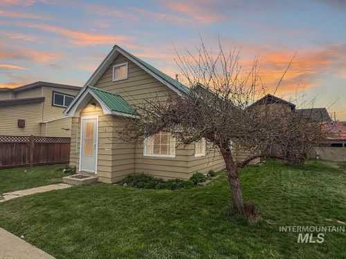 110 W Market St, Cascade, ID, 83611-7714 | Card Image