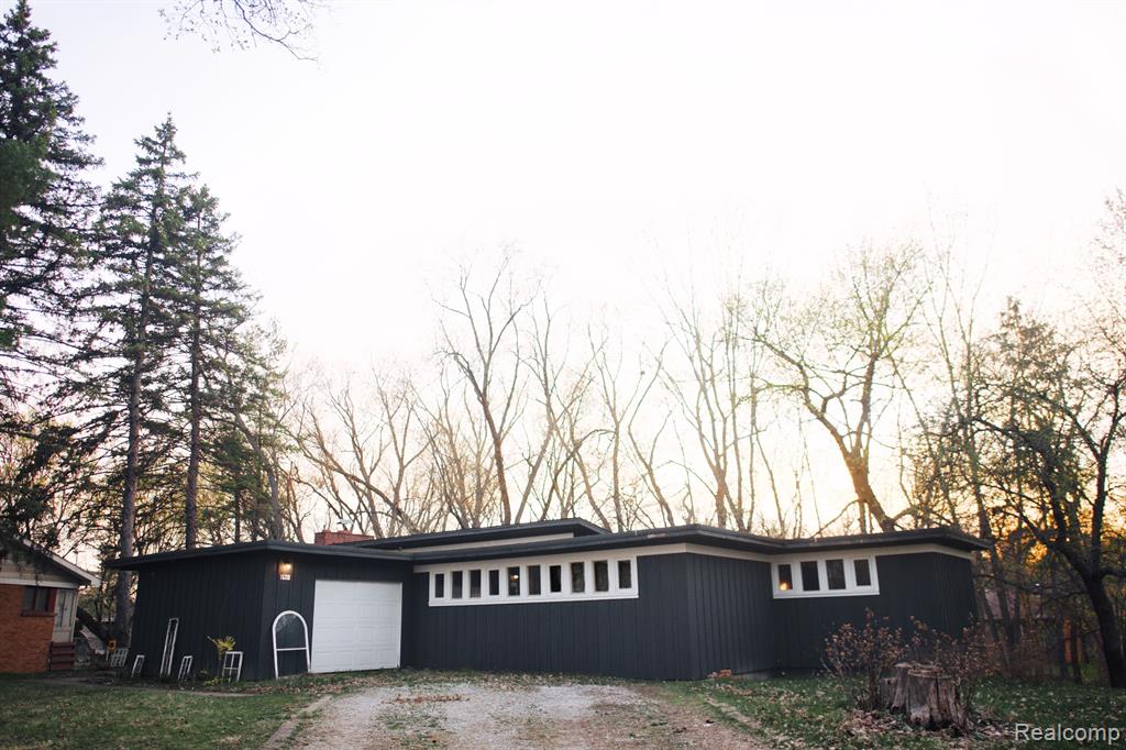 1608 Kensington Avenue, Sold in Flint Zoocasa