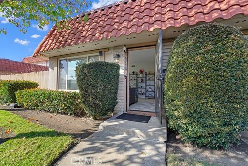 1-22862 Bonita Vis, Lake Forest, CA, 92610-1812 | Card Image