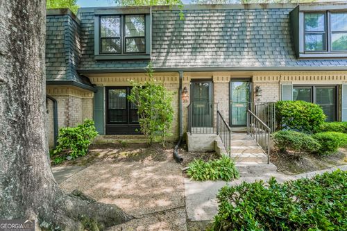35 La Rue Pl Nw, Atlanta, GA, 30327-4009 | Card Image